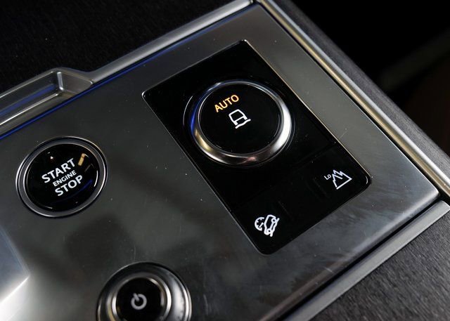 Used 2023 Land Rover Range Rover SE image 19