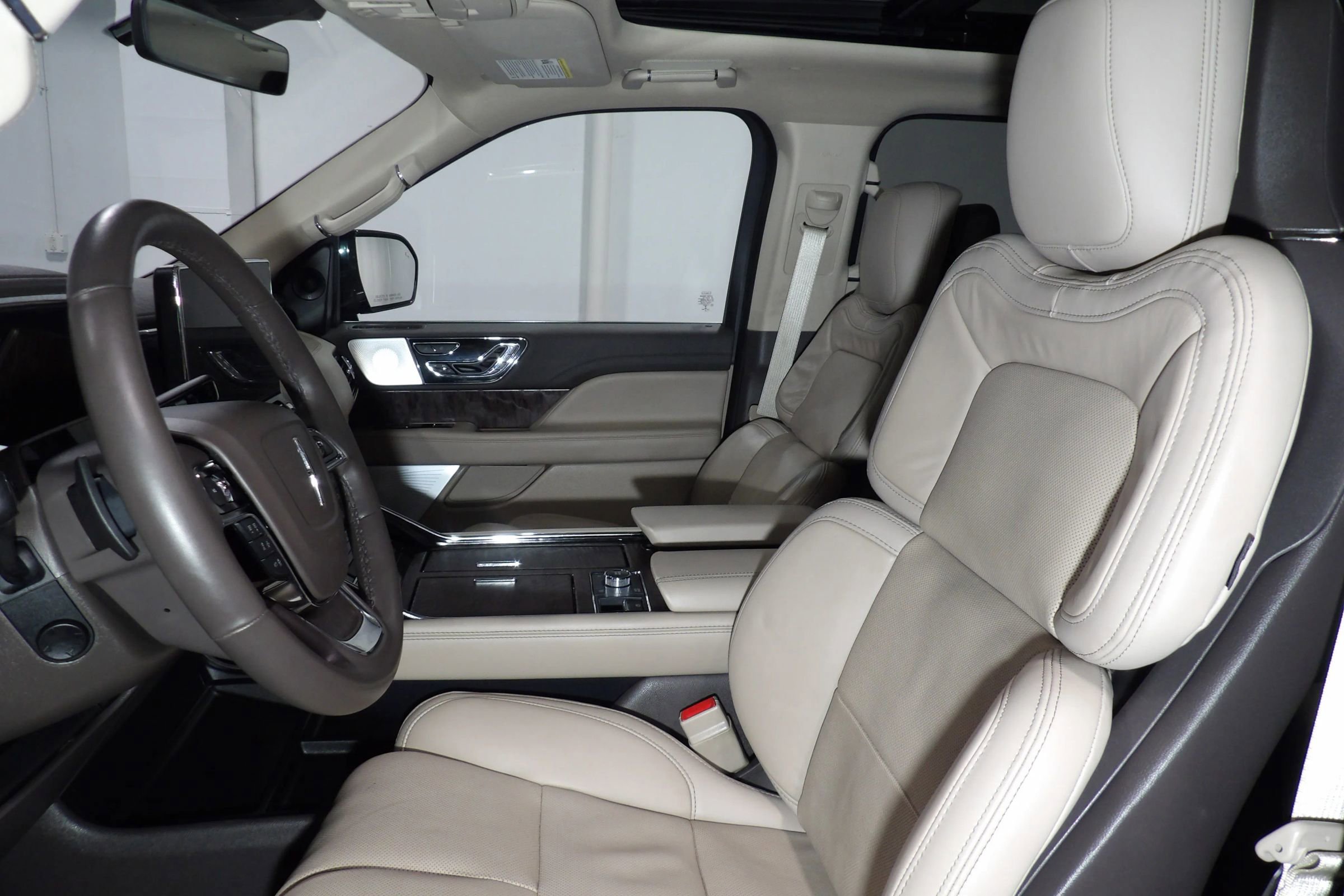 Used 2022 Lincoln Navigator Reserve AWD/4WD image 18