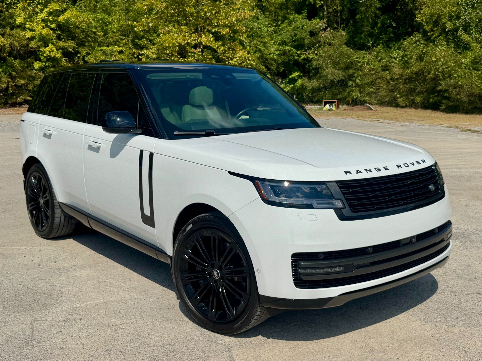 Used 2025 Land Rover Range Rover SE