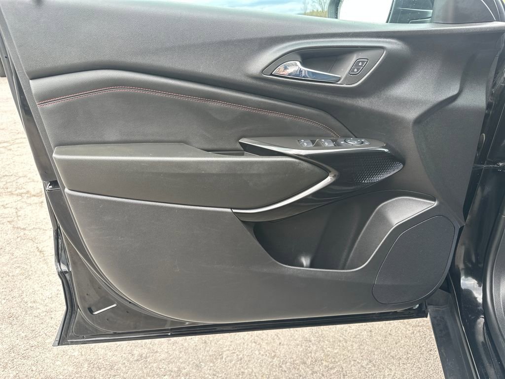 Used 2024 Chevrolet Trax RS w/ Sunroof Package image 10