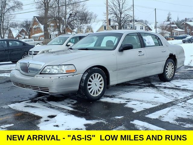 Used 2005 Lincoln Town Car Signature image 18
