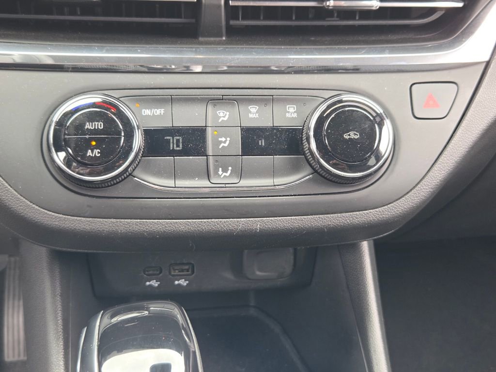Used 2025 Buick Envista Preferred FWD image 19
