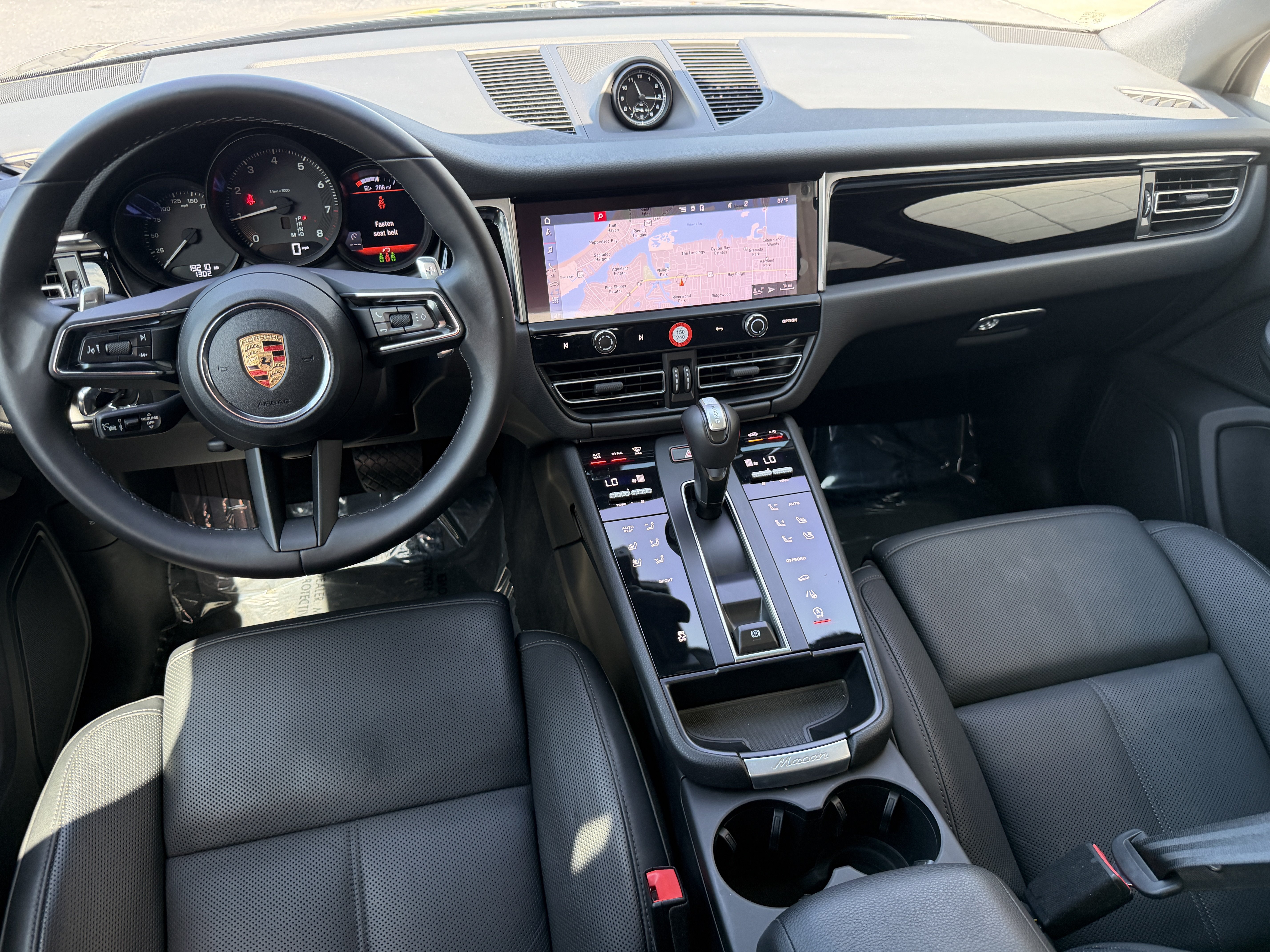 Certified 2024 Porsche Macan AWD/4WD image 14