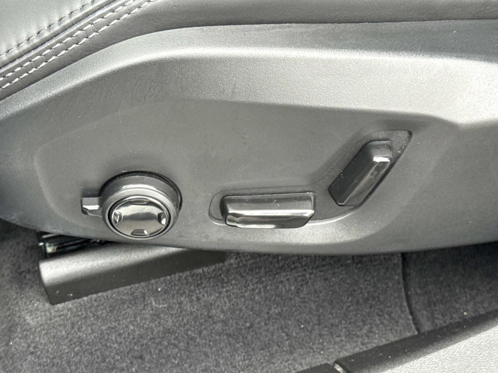 Used 2023 Volvo XC60 B5 Ultimate w/ Climate Package image 16