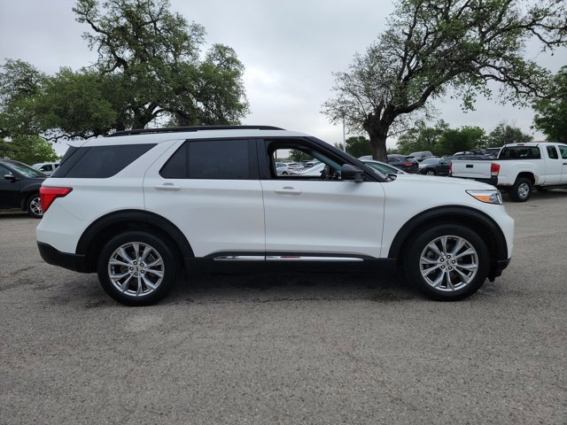 Used 2024 Ford Explorer XLT w/ Equipment Group 202A image 4