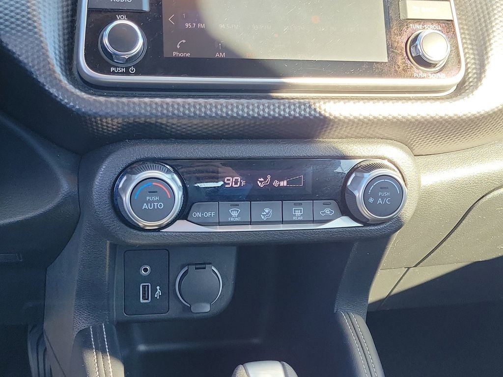 Used 2019 Nissan Kicks SV image 28