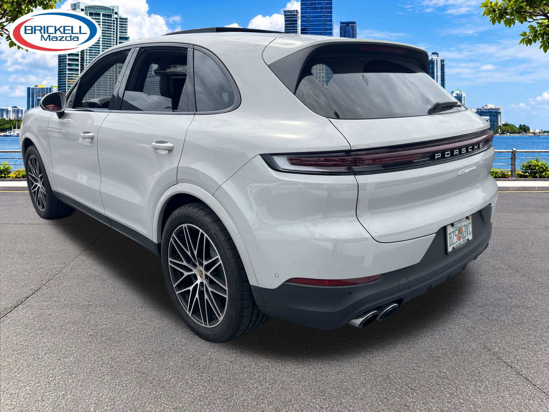 Used 2024 Porsche Cayenne AWD/4WD image 6