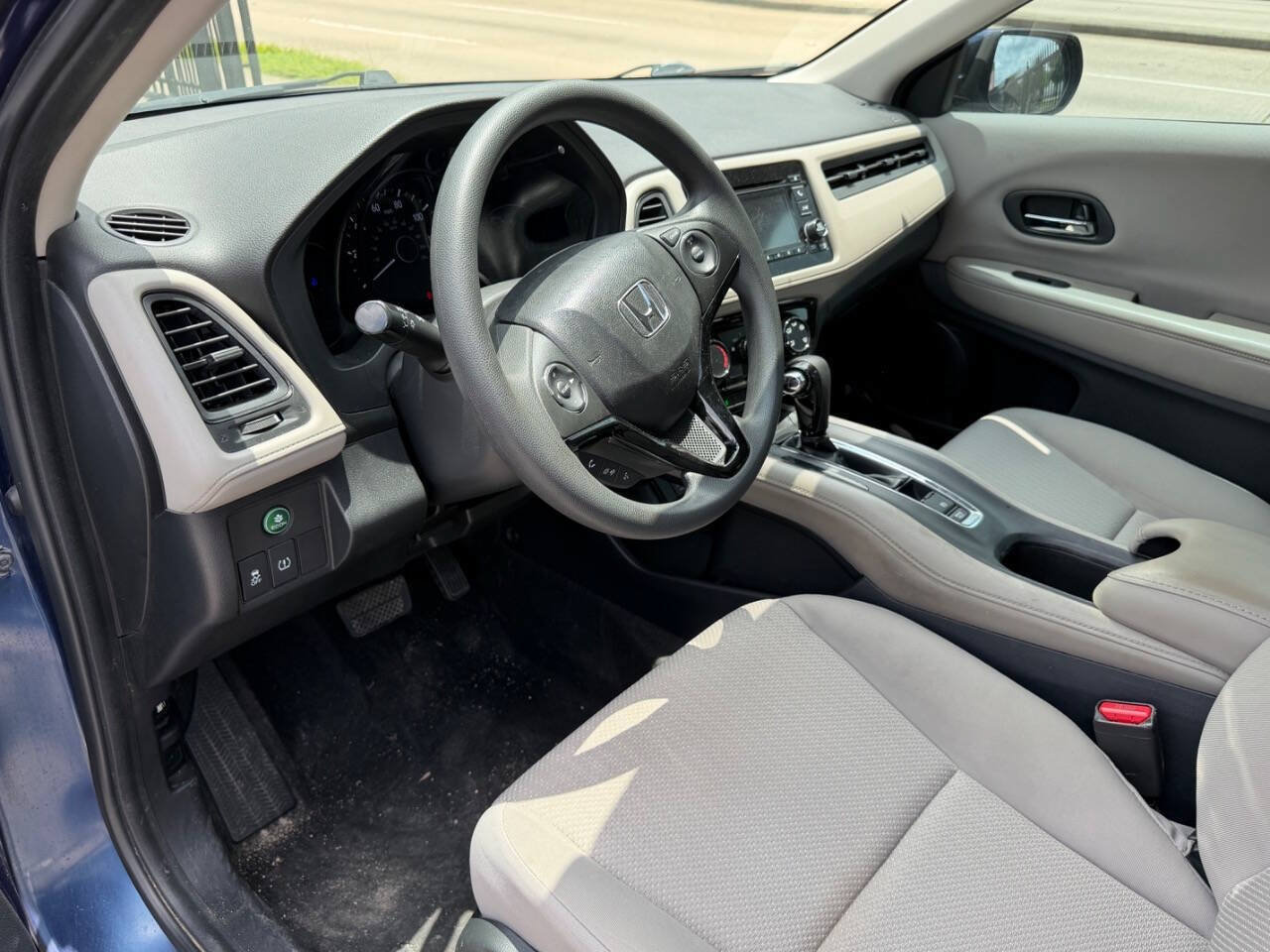 Used 2016 Honda HR-V LX image 11