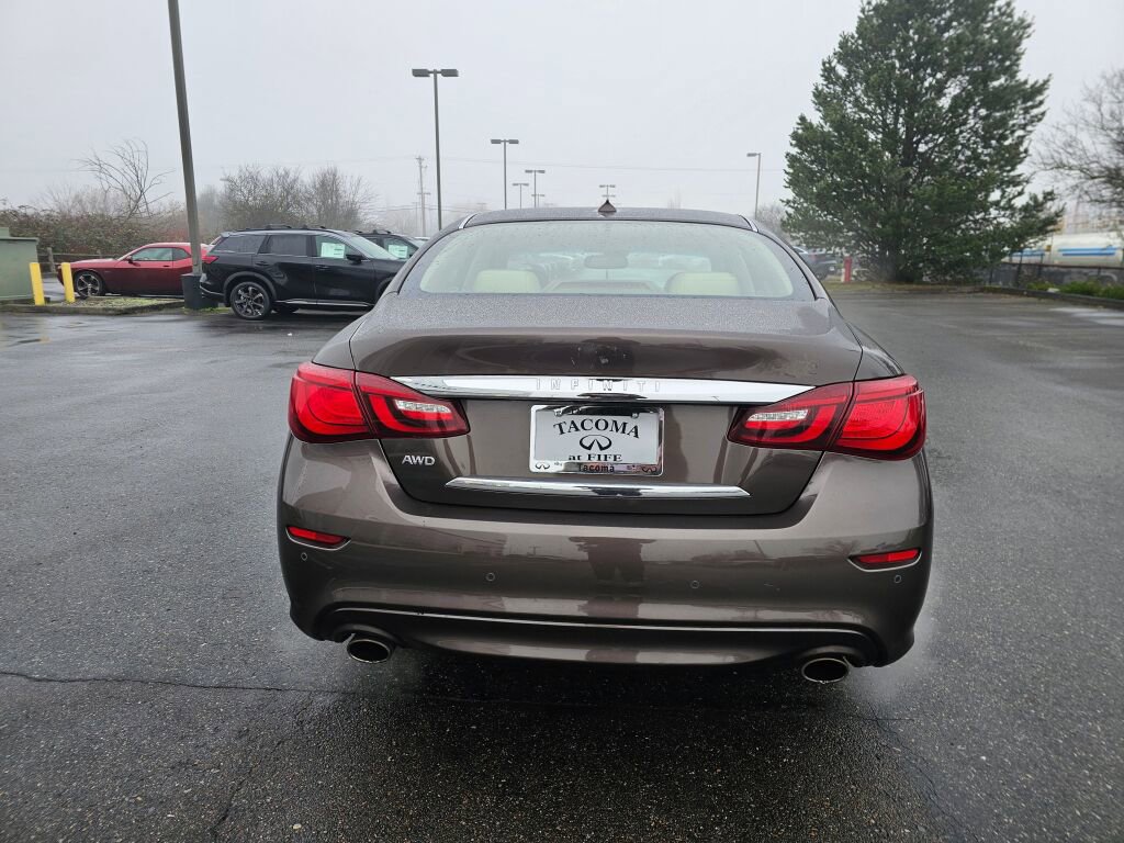 Used 2018 INFINITI Q70 Luxe image 6