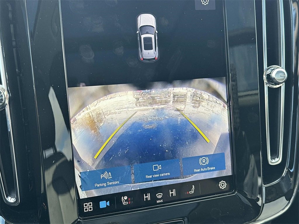 Used 2025 Volvo XC40 B5 Core image 28