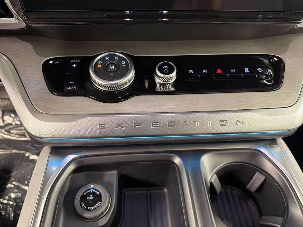 New 2026 Ford Expedition Platinum w/ Driver's Package AWD/4WD image 13