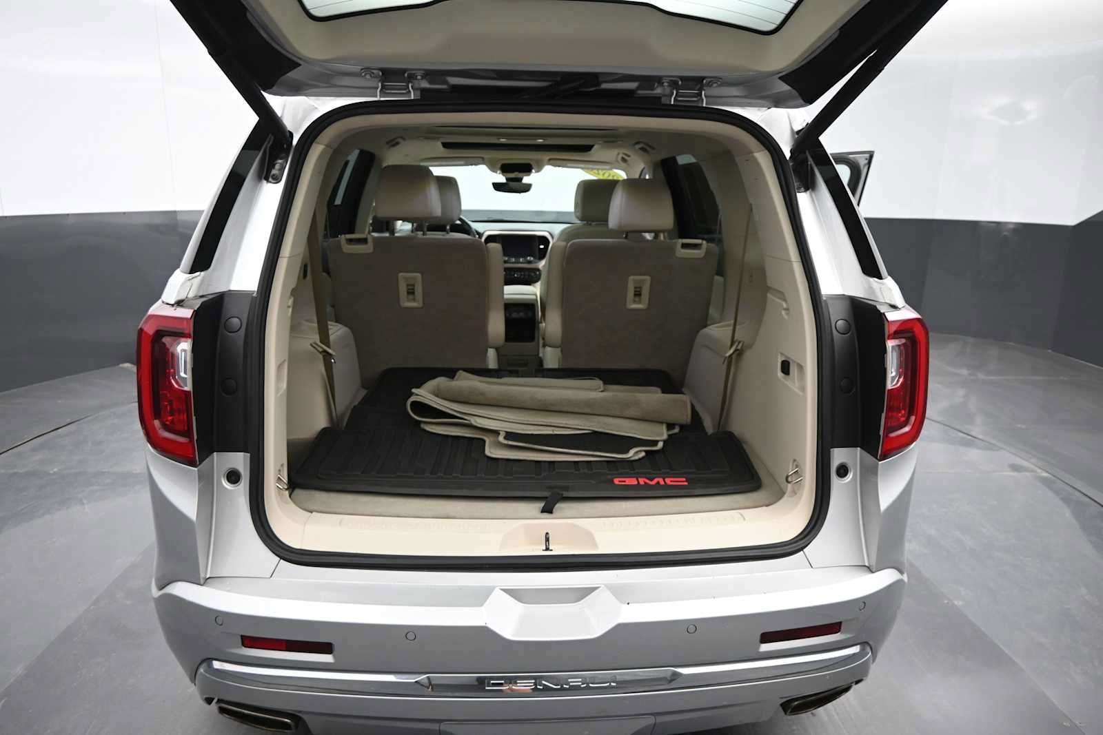 Used 2020 GMC Acadia Denali w/ LPO, Adventure Package AWD/4WD image 12
