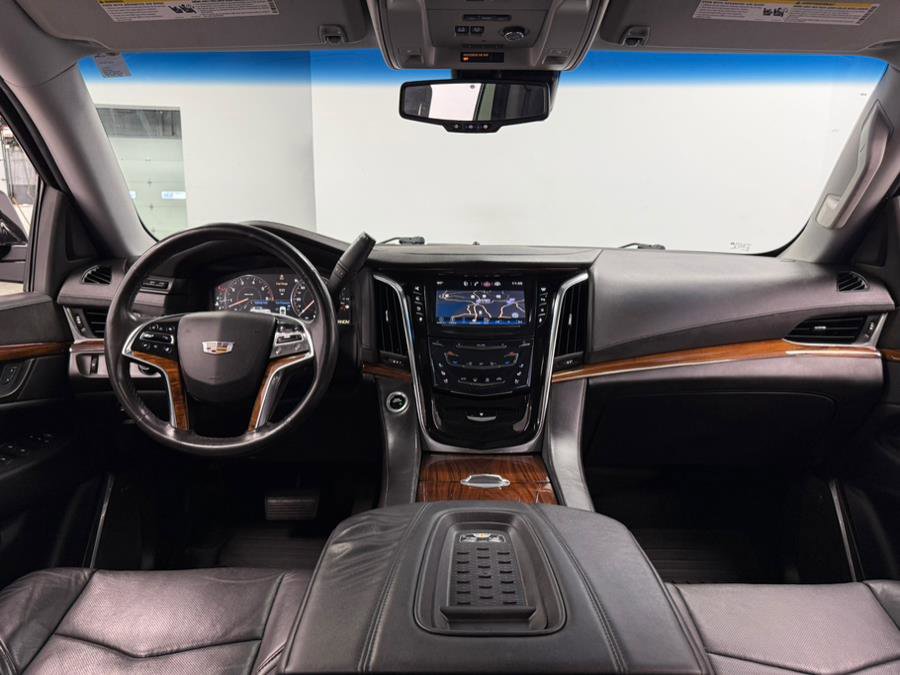 Used 2015 Cadillac Escalade Premium image 40