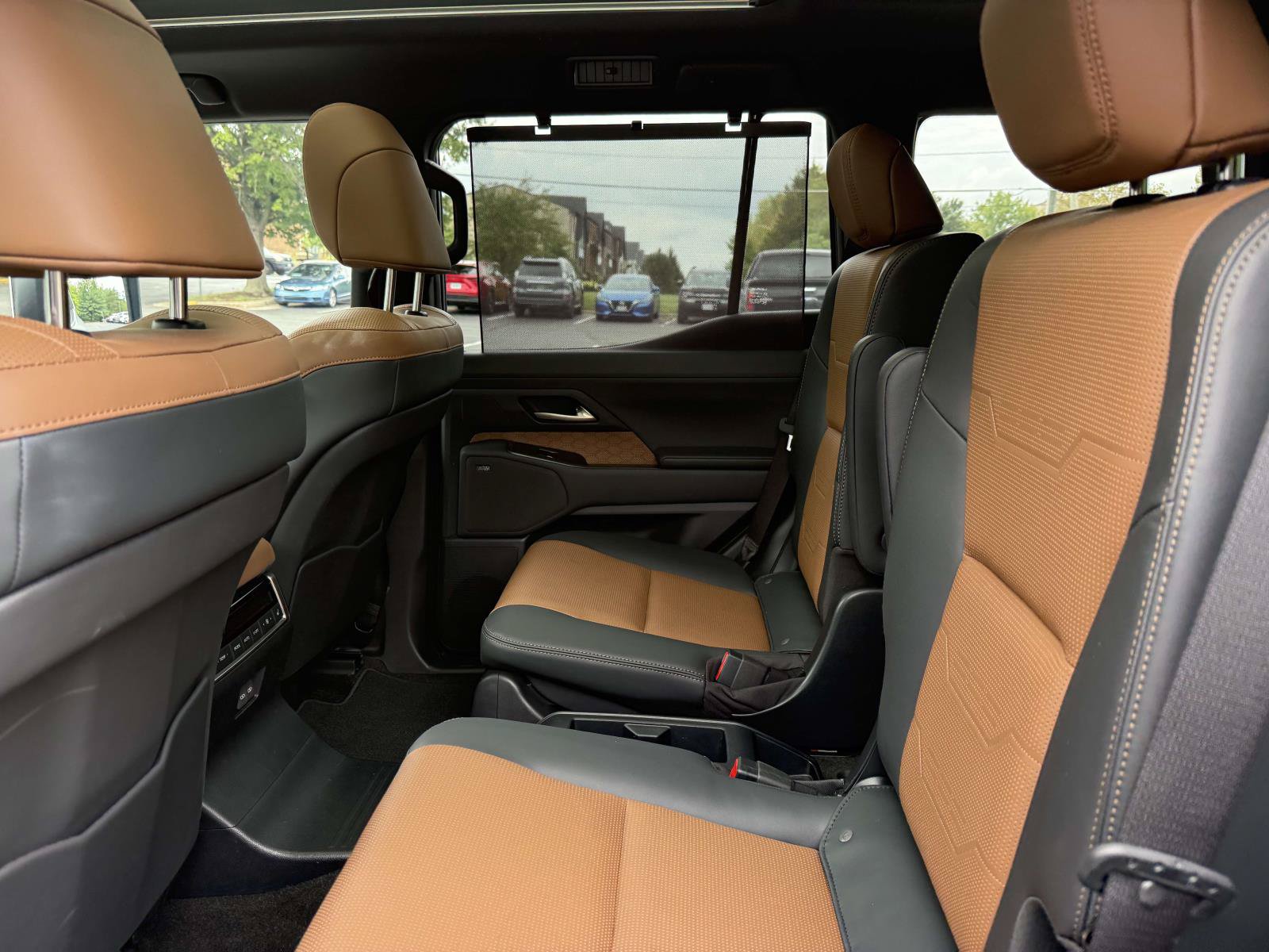 Used 2024 Lexus GX 550 w/ Accessory Package (Z1) AWD/4WD image 17