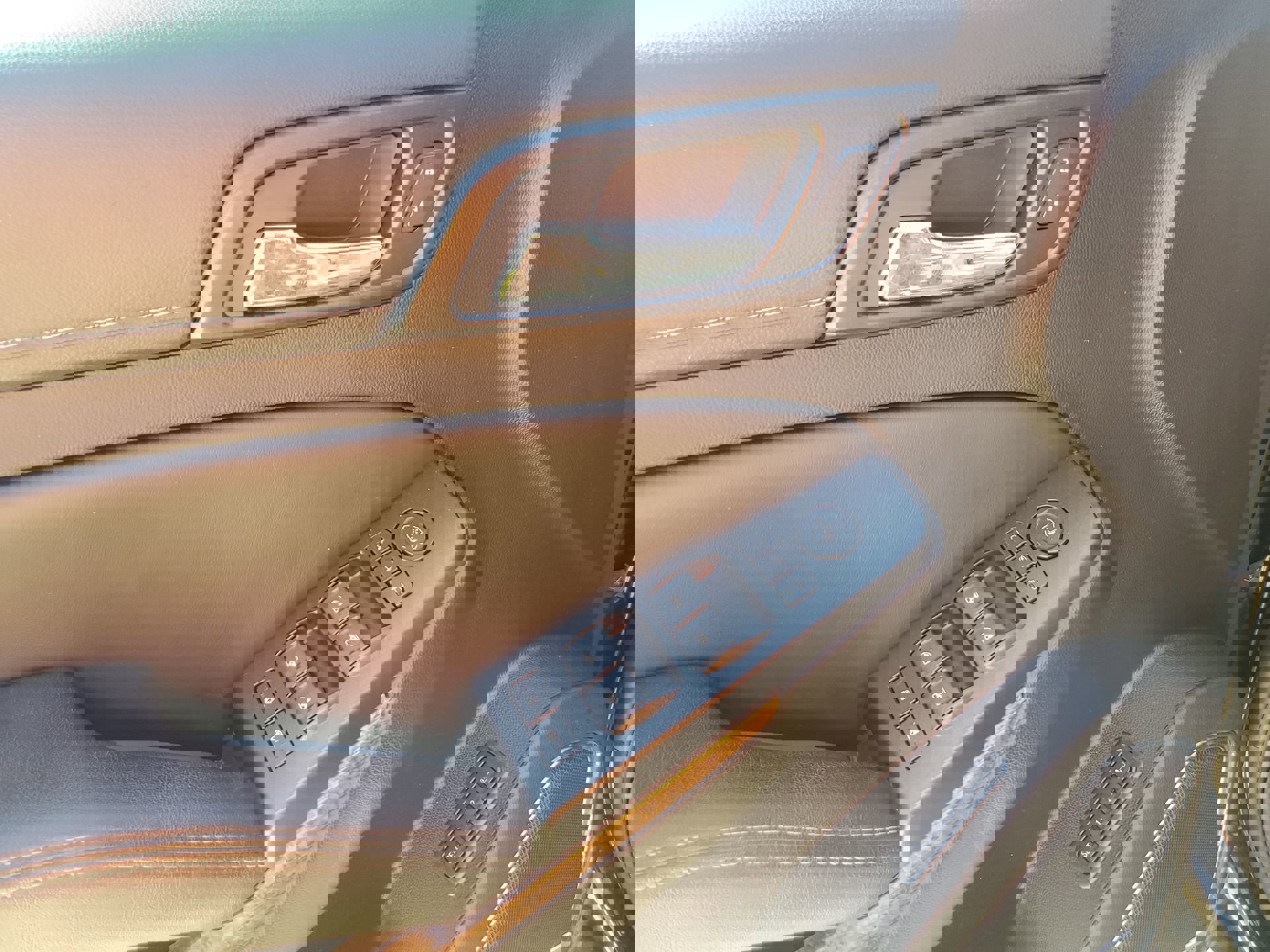 Used 2015 Chevrolet Suburban LTZ AWD/4WD image 31