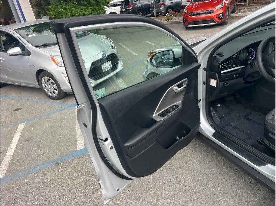 Used 2021 Kia Niro LX image 19