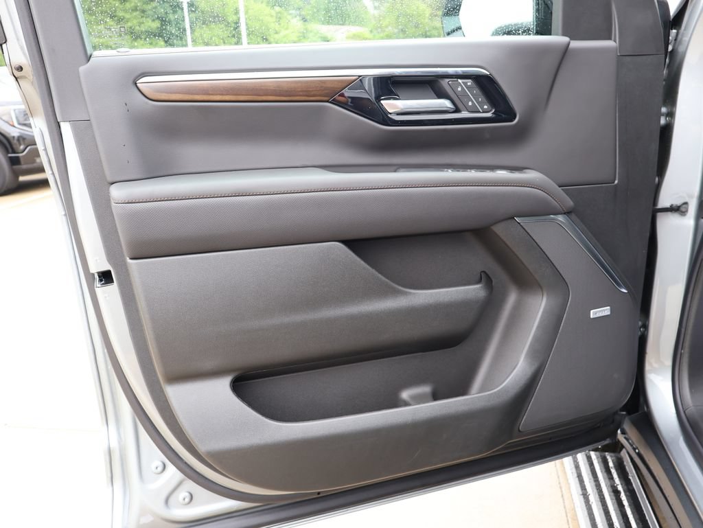 New 2026 Chevrolet Suburban High Country AWD/4WD image 12