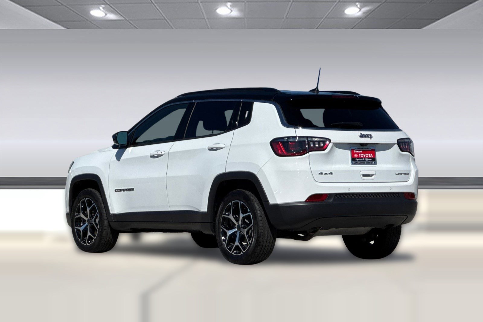Used 2025 Jeep Compass Limited AWD/4WD image 8