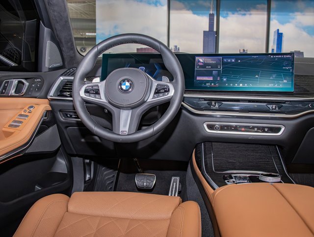 Certified 2025 BMW X7 xDrive40i w/ Executive Package image 16