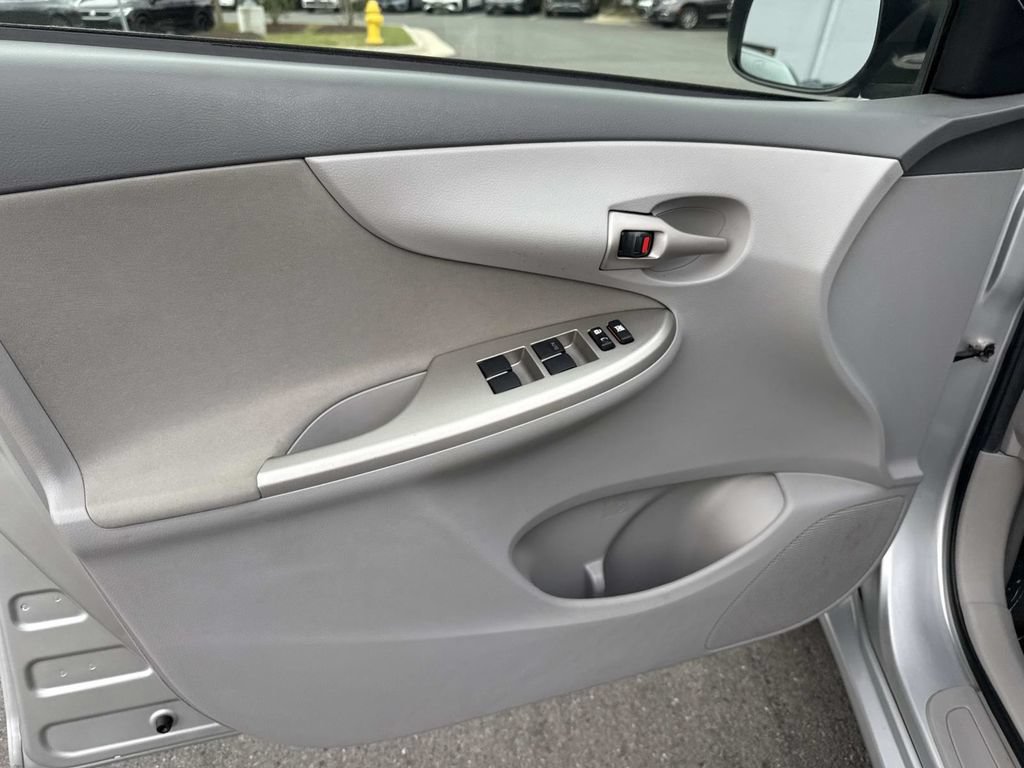 Used 2010 Toyota Corolla LE FWD image 9