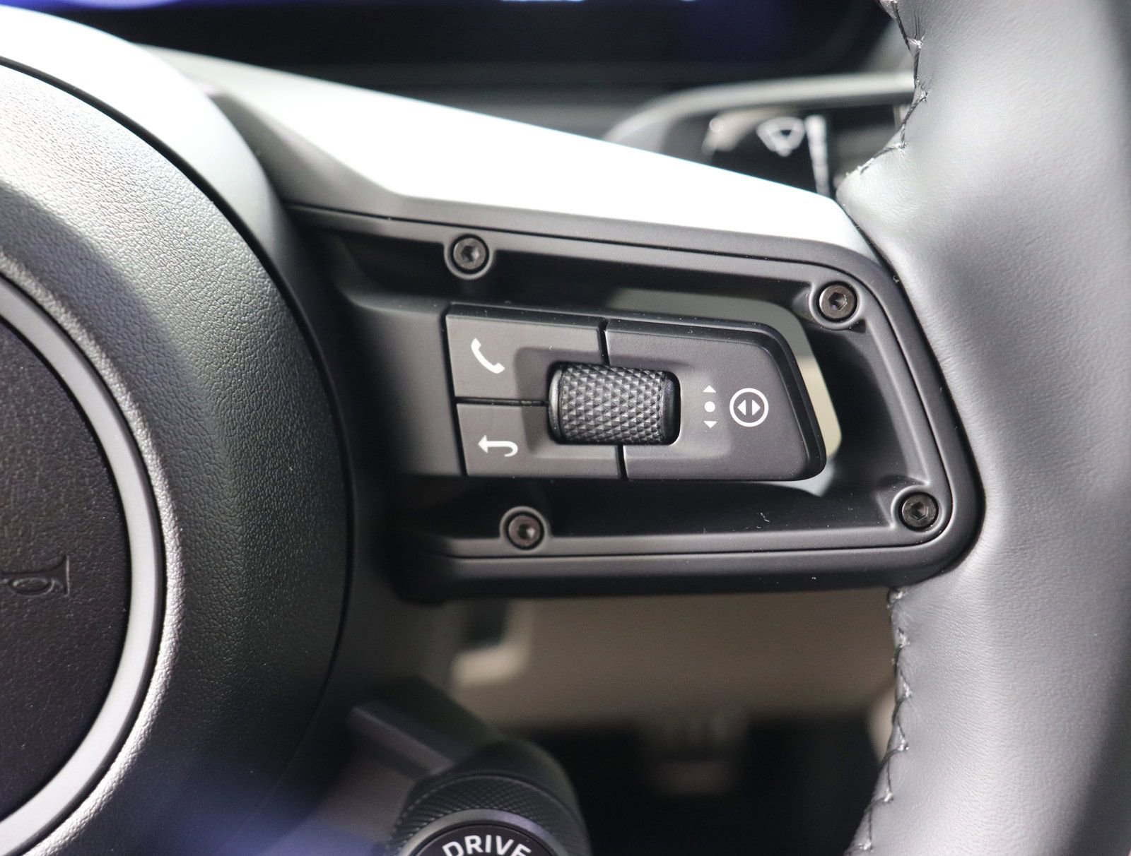 Certified 2025 Porsche Macan 4S Electric image 22