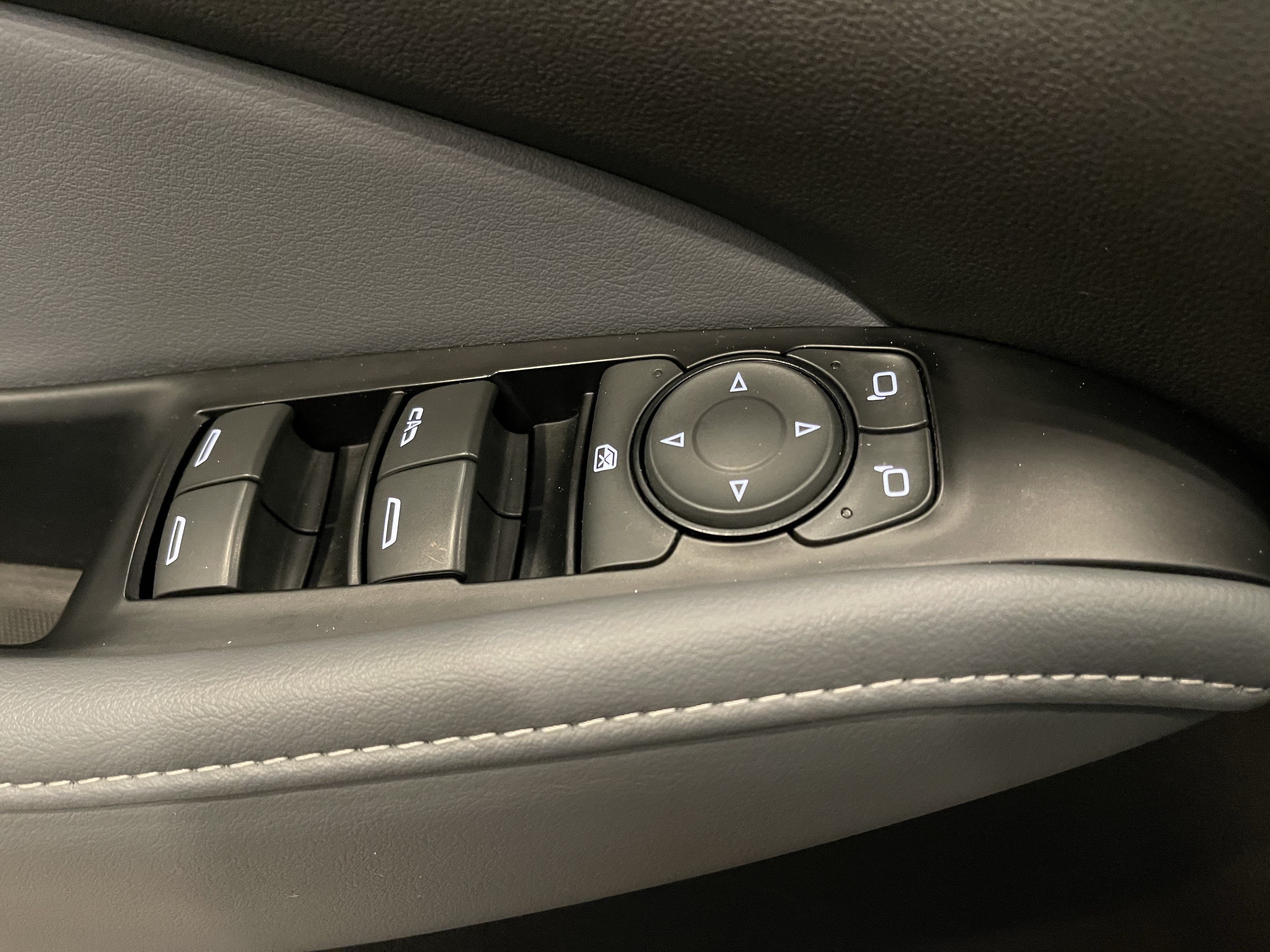 Used 2019 Buick Enclave Essence AWD/4WD image 11