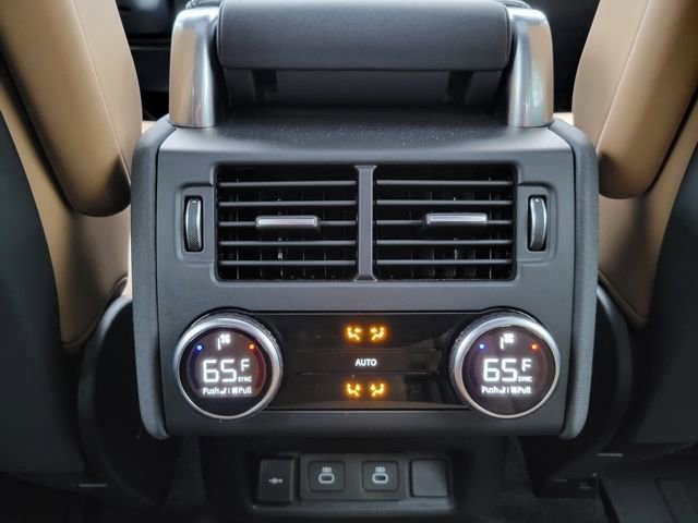 Used 2025 Land Rover Discovery Dynamic SE image 25