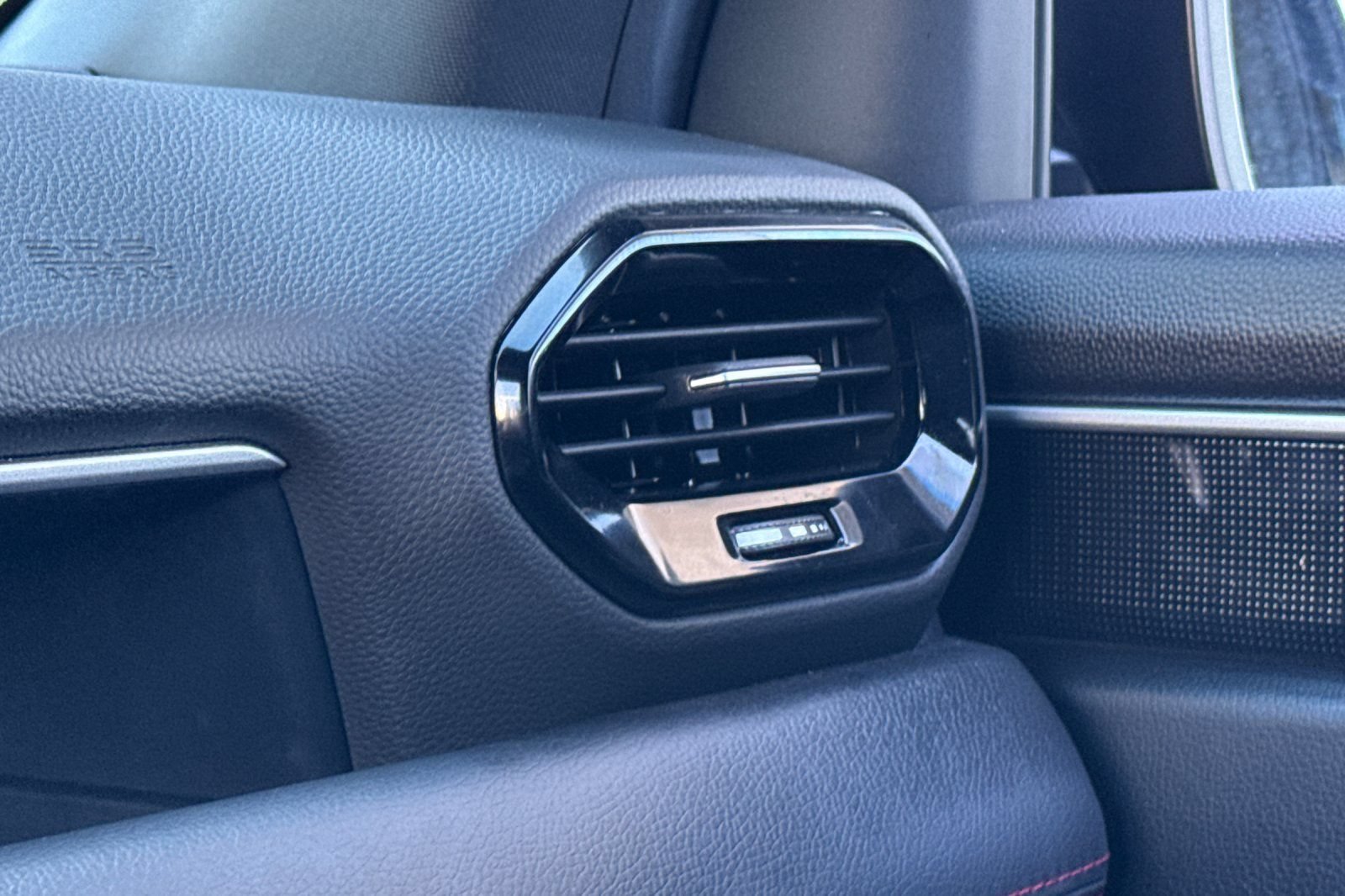 Used 2025 Honda Pilot Black Edition image 29