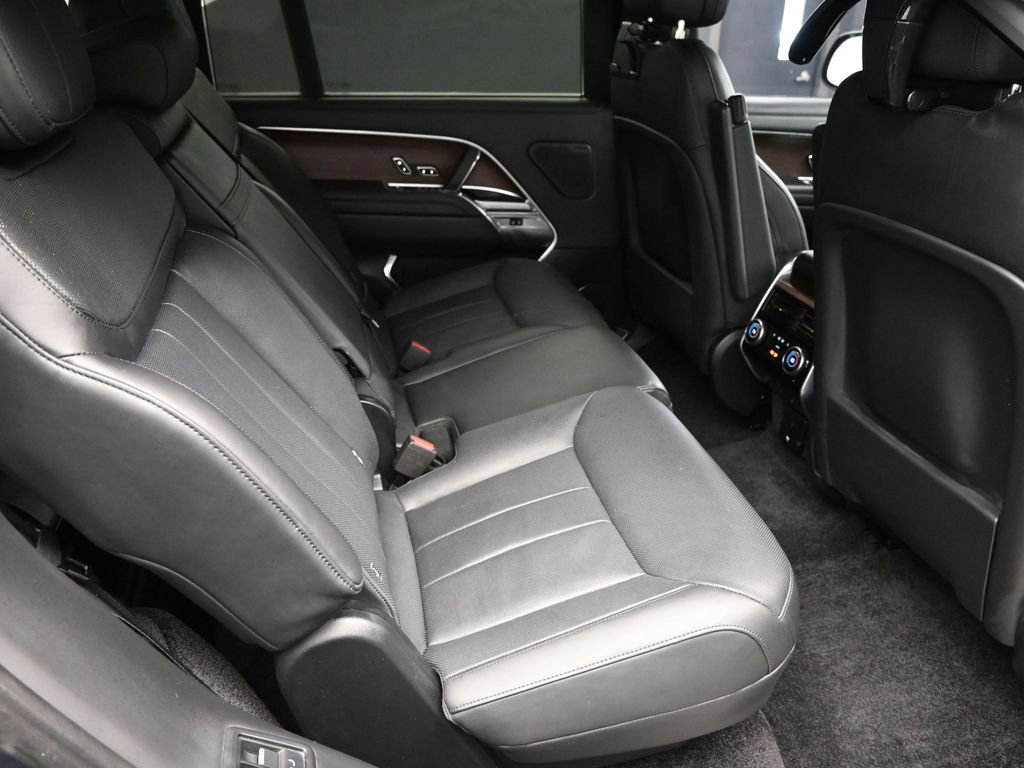 Used 2024 Land Rover Range Rover Long Wheelbase SE image 9