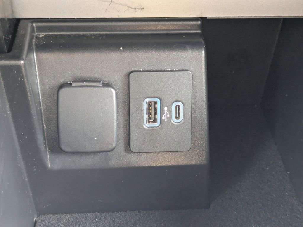 Used 2021 Ford Explorer XLT w/ Equipment Group 202A image 25