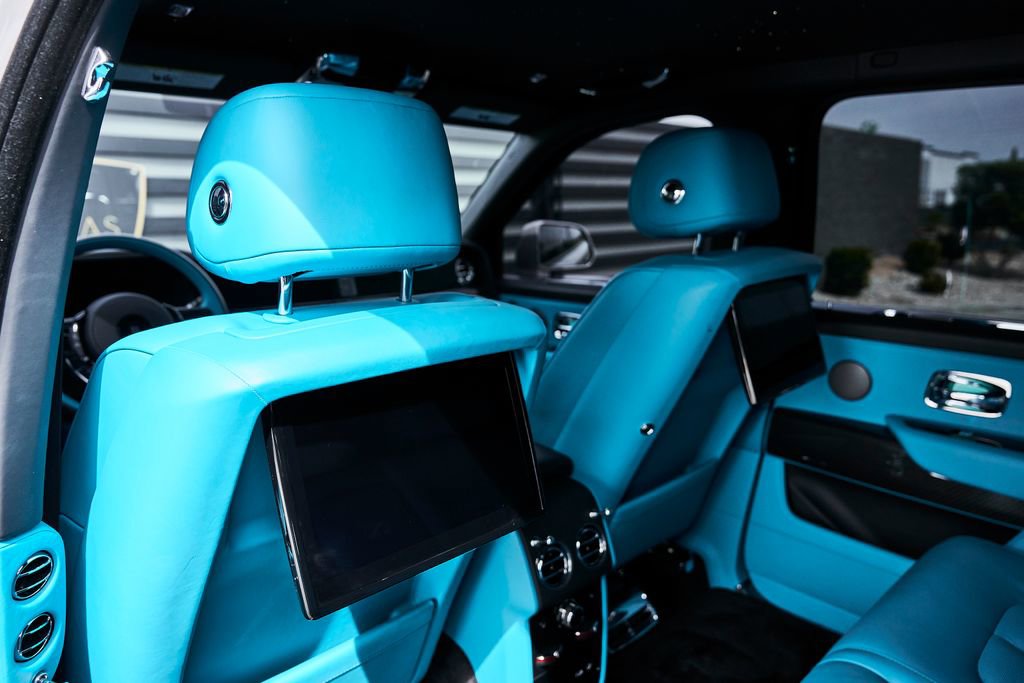 Used 2025 Rolls-Royce Cullinan Black Badge image 43