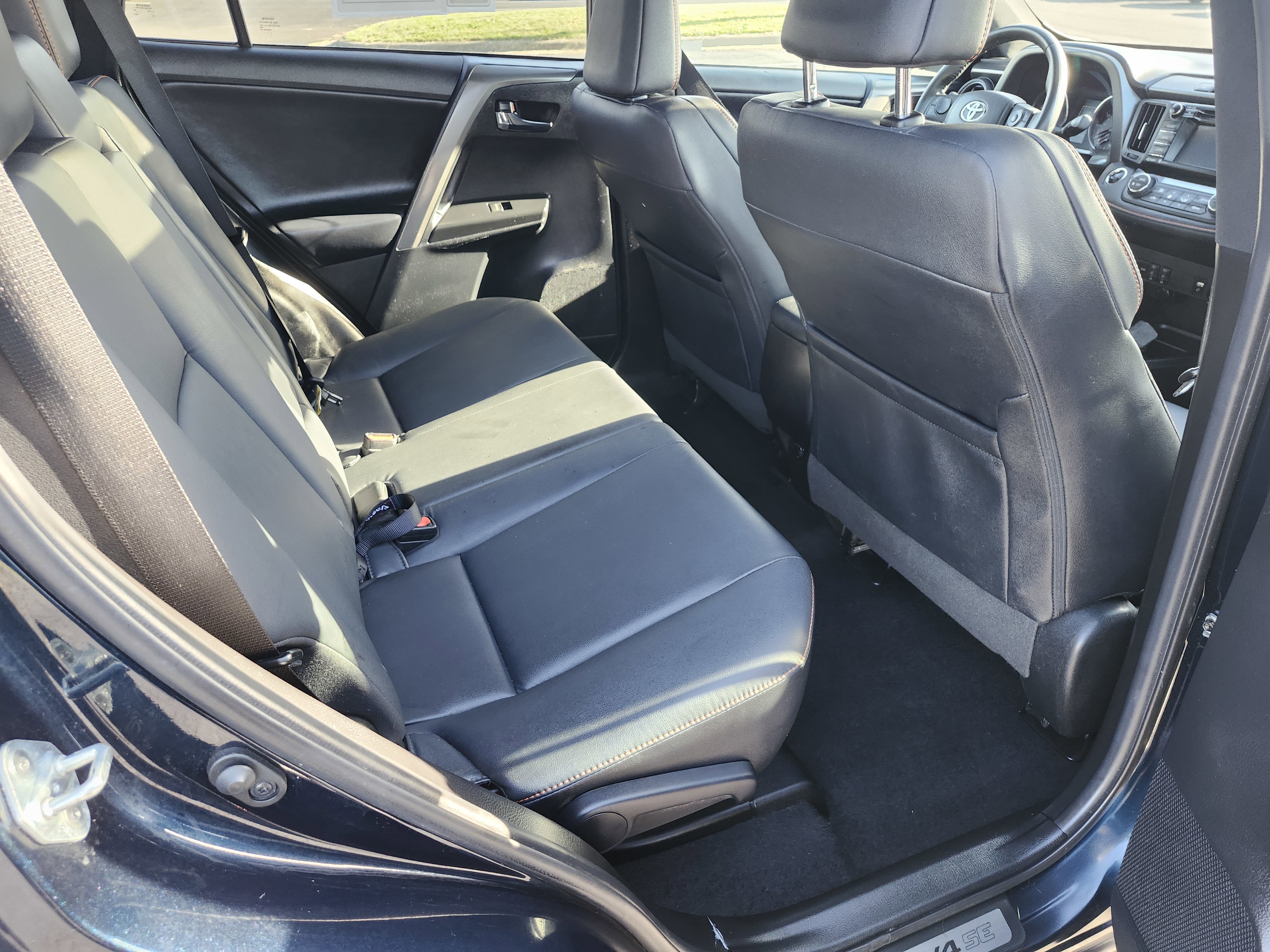 Used 2017 Toyota RAV4 SE image 21