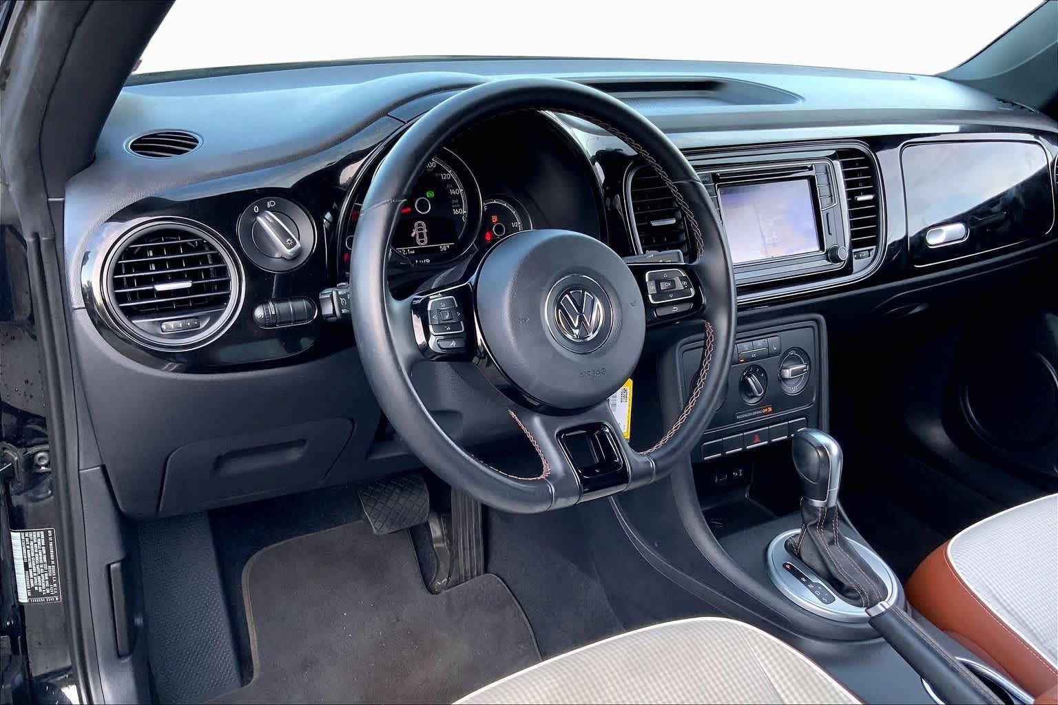 Used 2017 Volkswagen Beetle 1.8T Classic FWD image 17