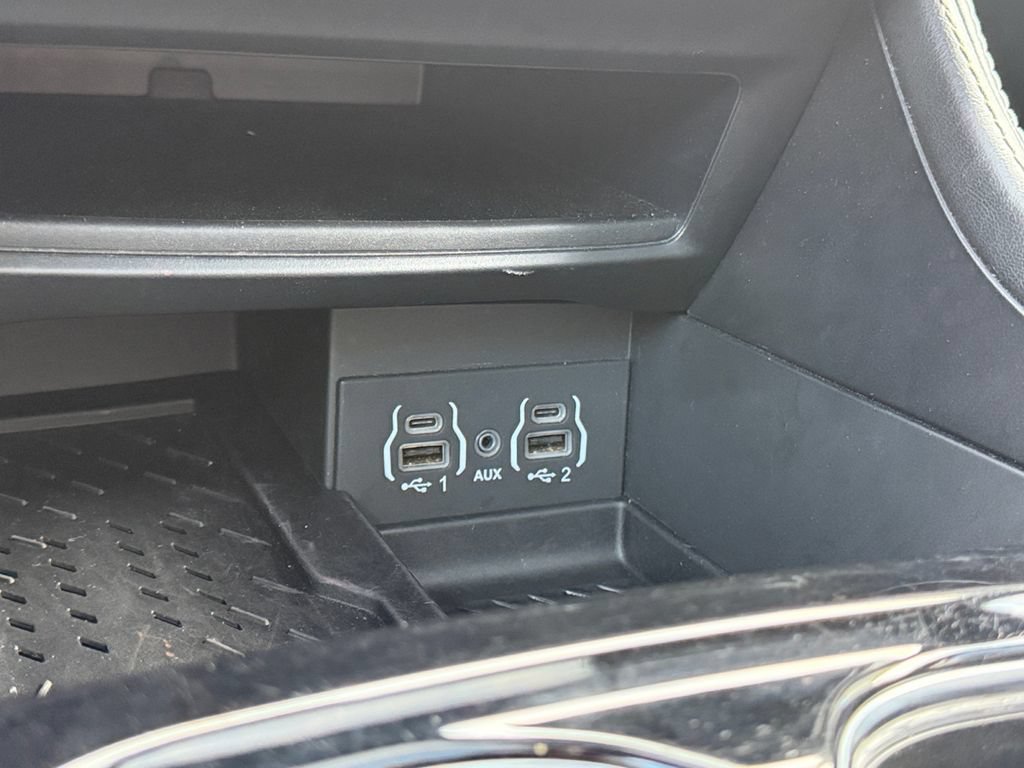 Certified 2025 Chrysler Pacifica Limited FWD image 21