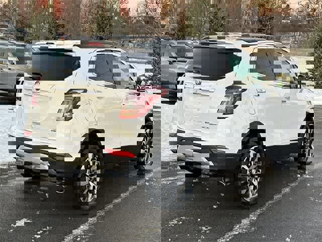 Used 2022 Buick Encore Preferred w/ Safety Package image 32