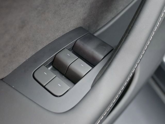 Used 2024 Tesla Model Y Performance image 13