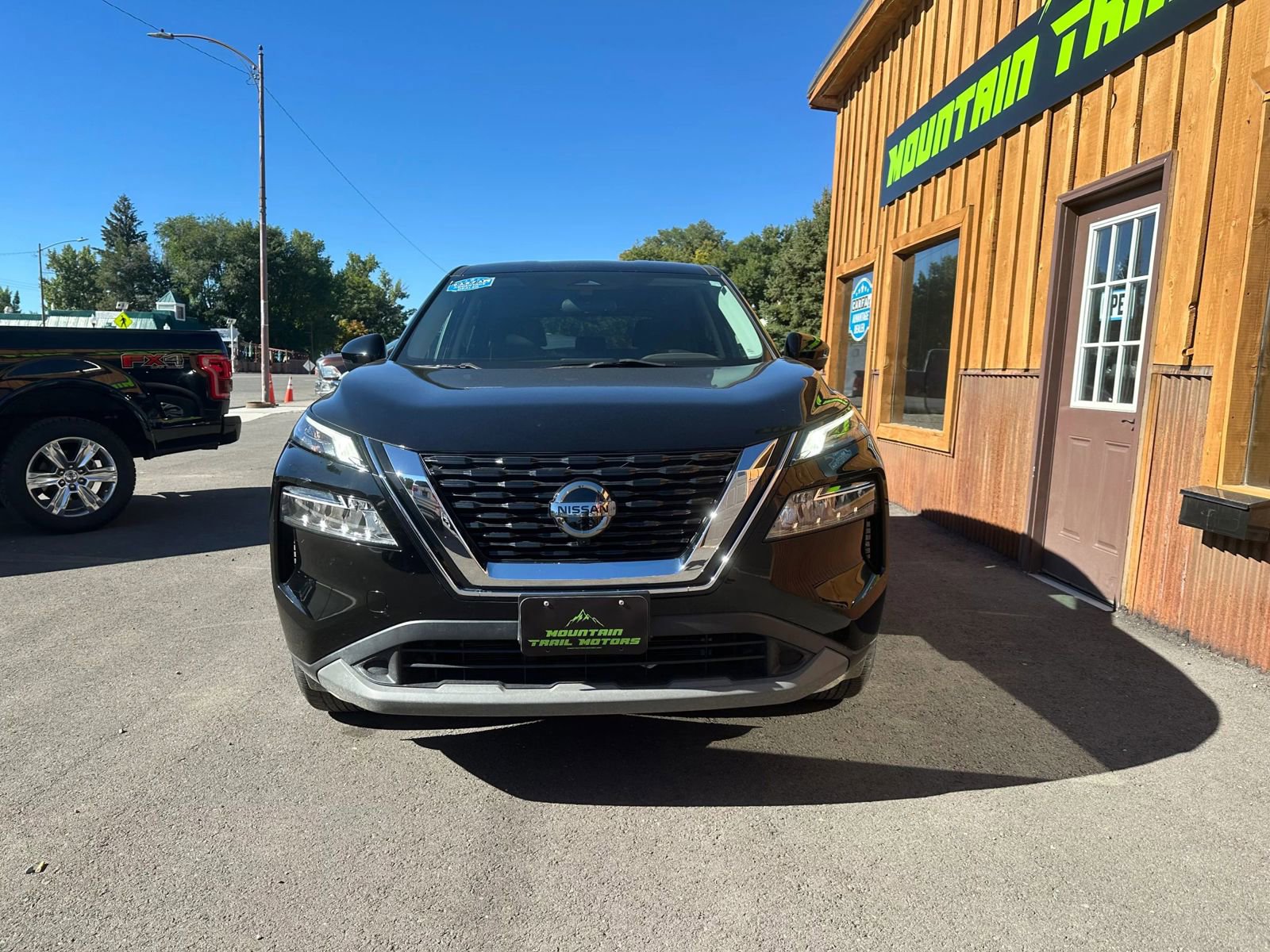 Used 2021 Nissan Rogue SV image 3