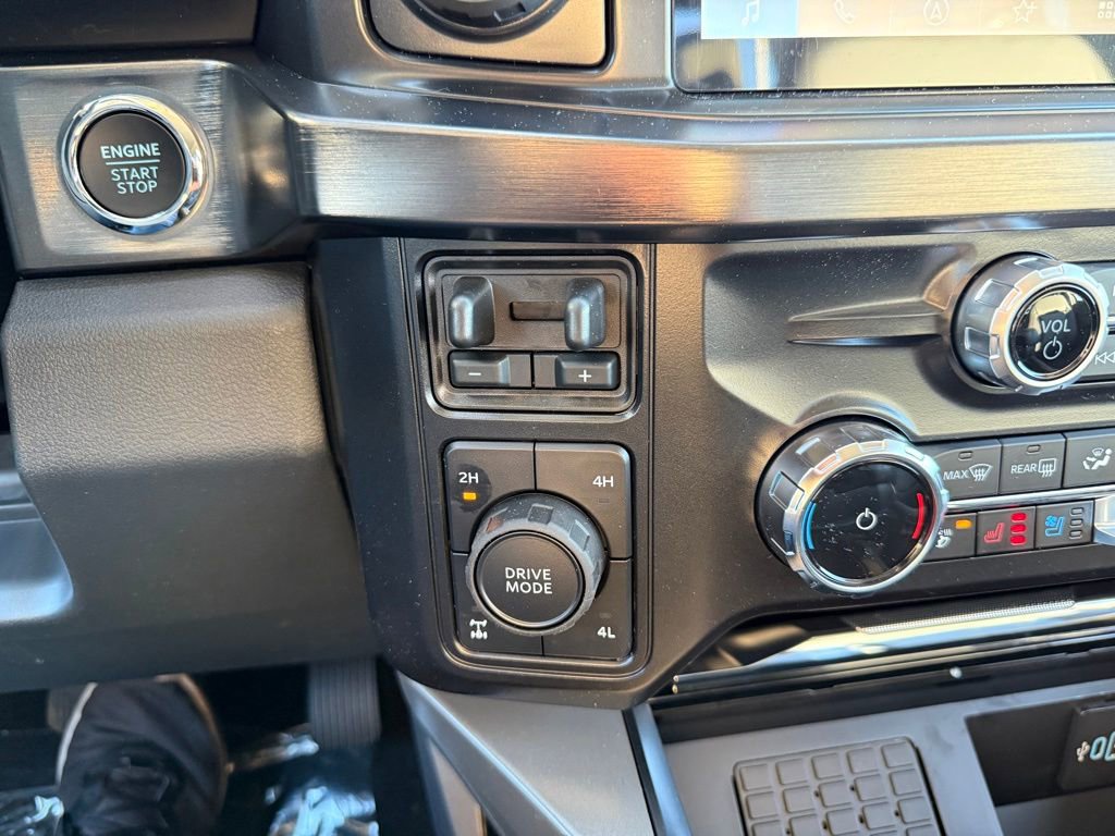 New 2026 Ford F250 Lariat w/ Black Appearance Package image 29