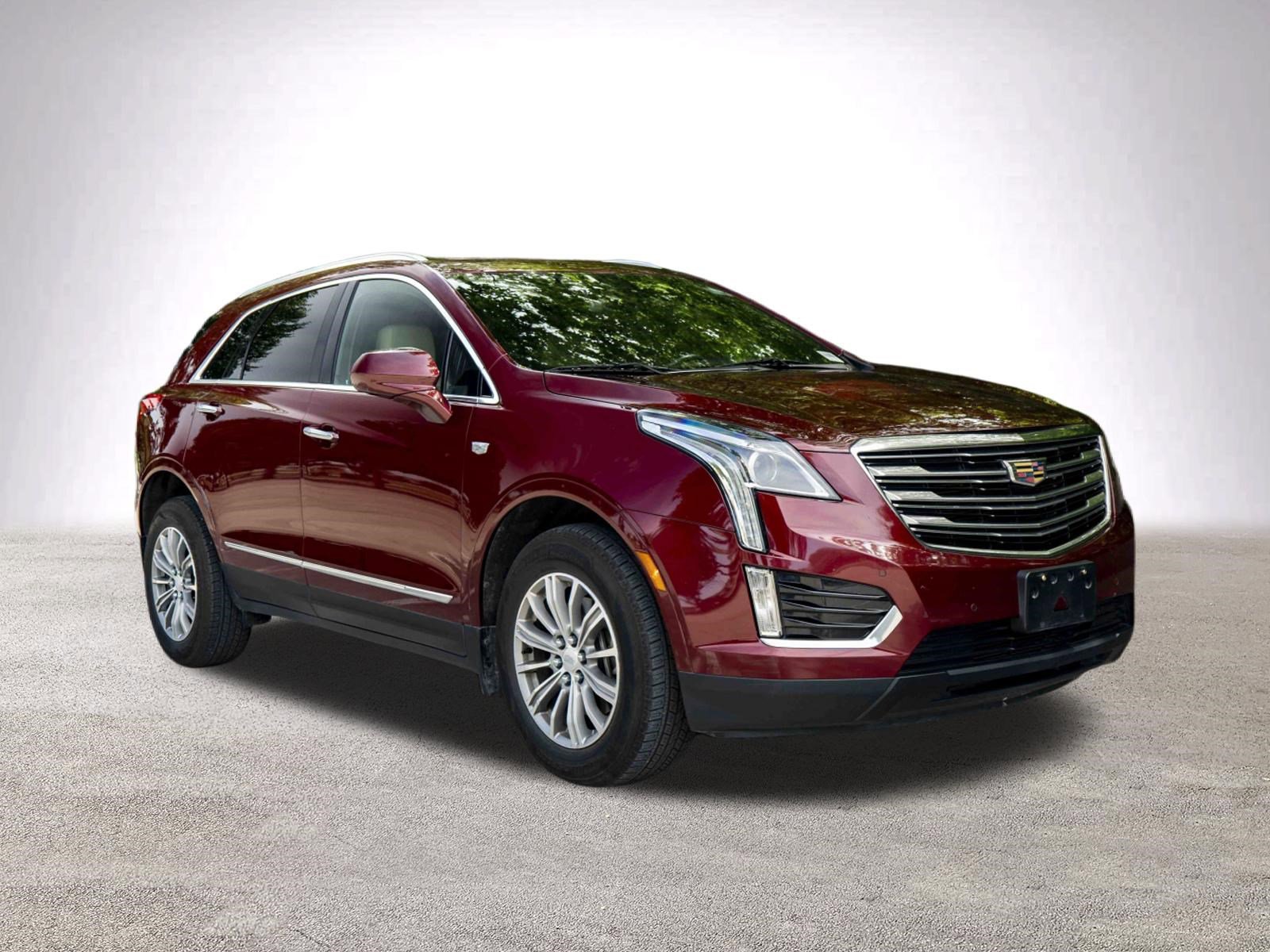 Used 2017 Cadillac XT5 Luxury w/ Driver Awareness Package FWD image 2