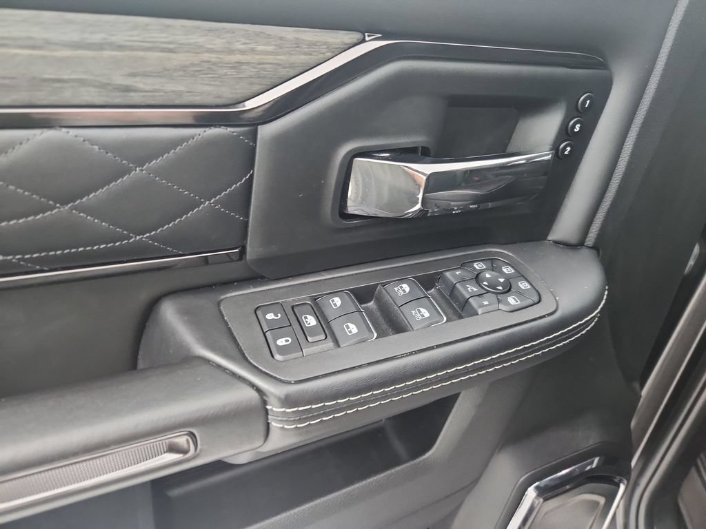 Used 2025 RAM 2500 Limited AWD/4WD image 24