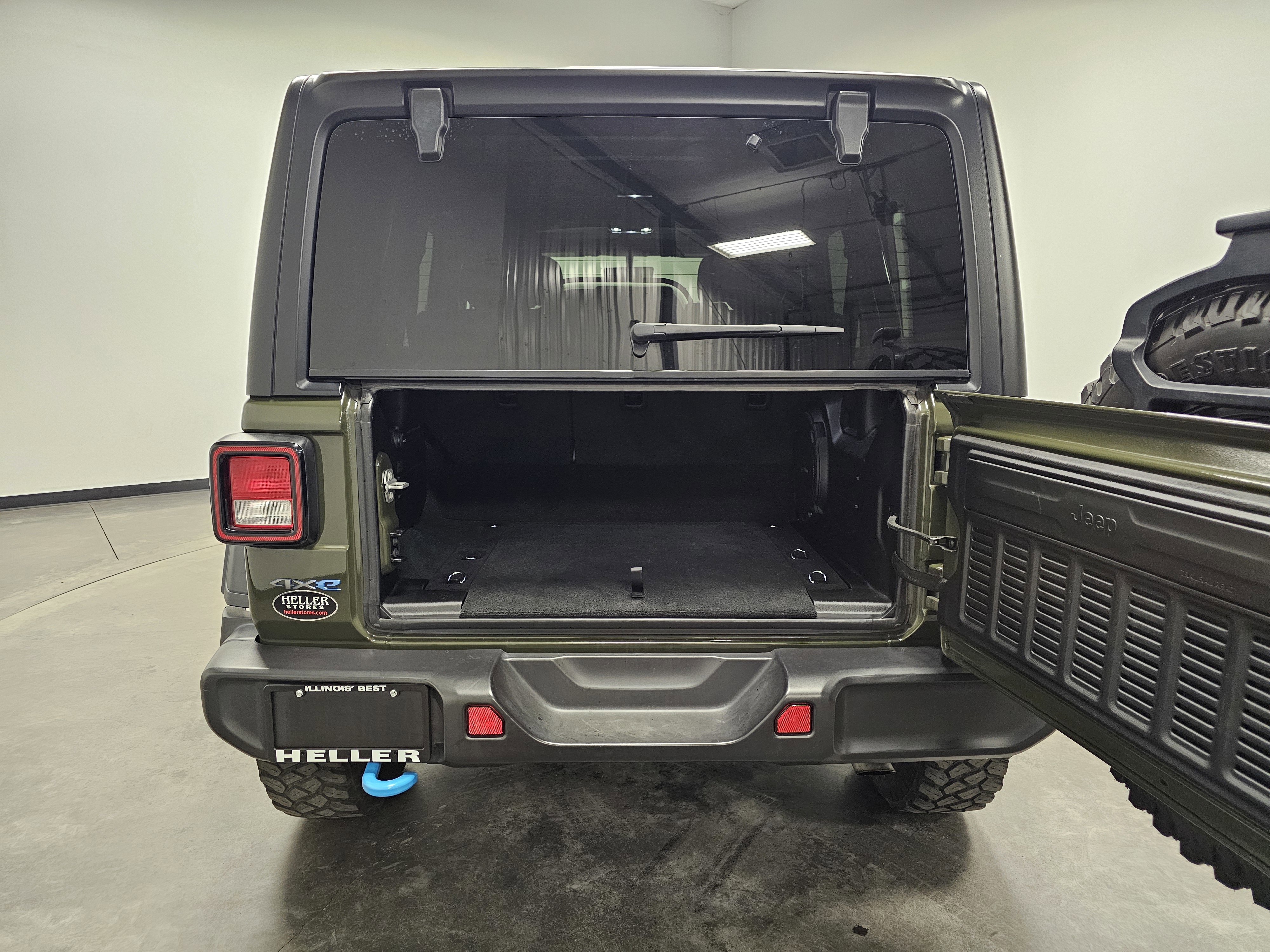 Used 2023 Jeep Wrangler Unlimited w/ 8.4" Radio Group AWD/4WD image 13