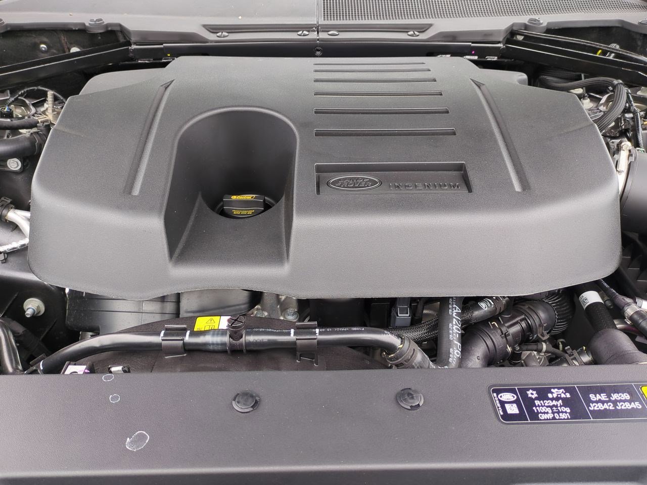 New 2025 Land Rover Defender 130 X-Dynamic SE image 26