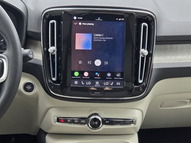 Used 2023 Volvo XC40 B5 Plus image 18