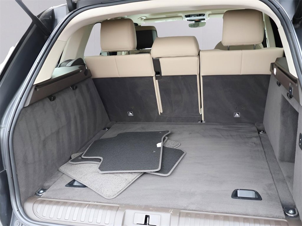 Used 2019 Land Rover Range Rover Sport SE image 16