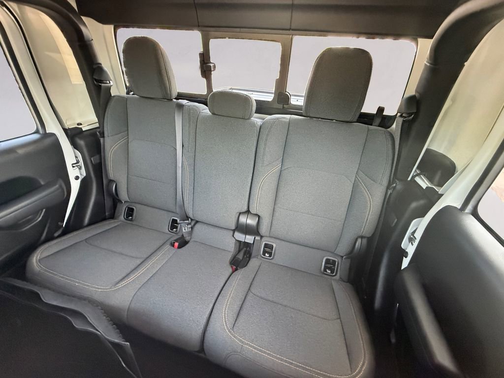 Used 2025 Jeep Gladiator Sport image 16