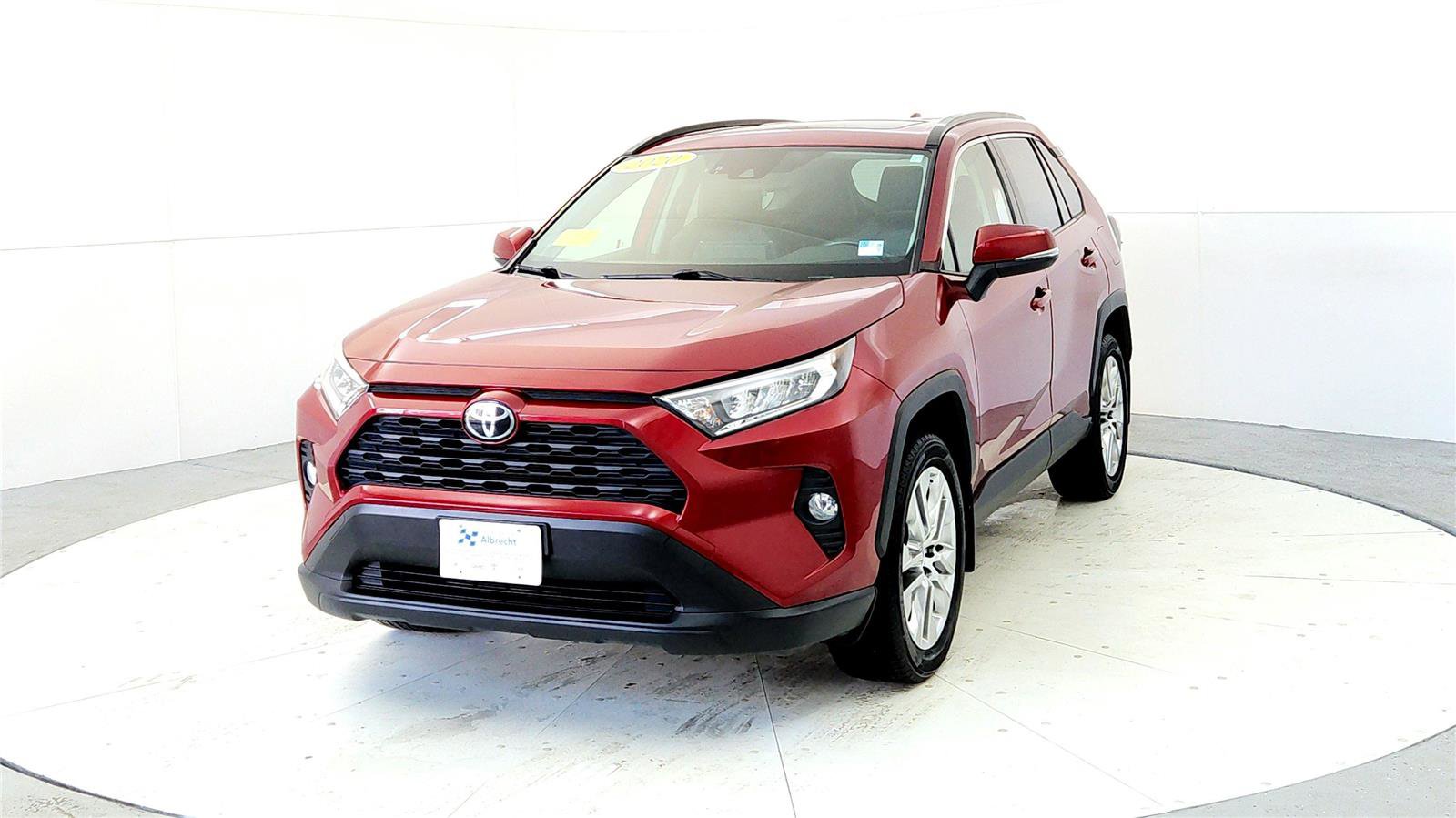 Used 2020 Toyota RAV4 XLE Premium image 2