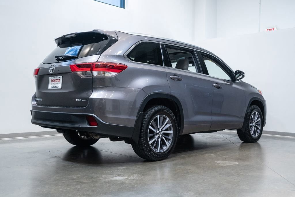 Used 2018 Toyota Highlander XLE AWD/4WD image 9