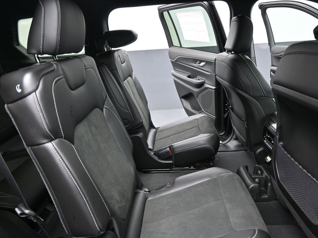 New 2025 Jeep Grand Cherokee L Altitude RWD image 29