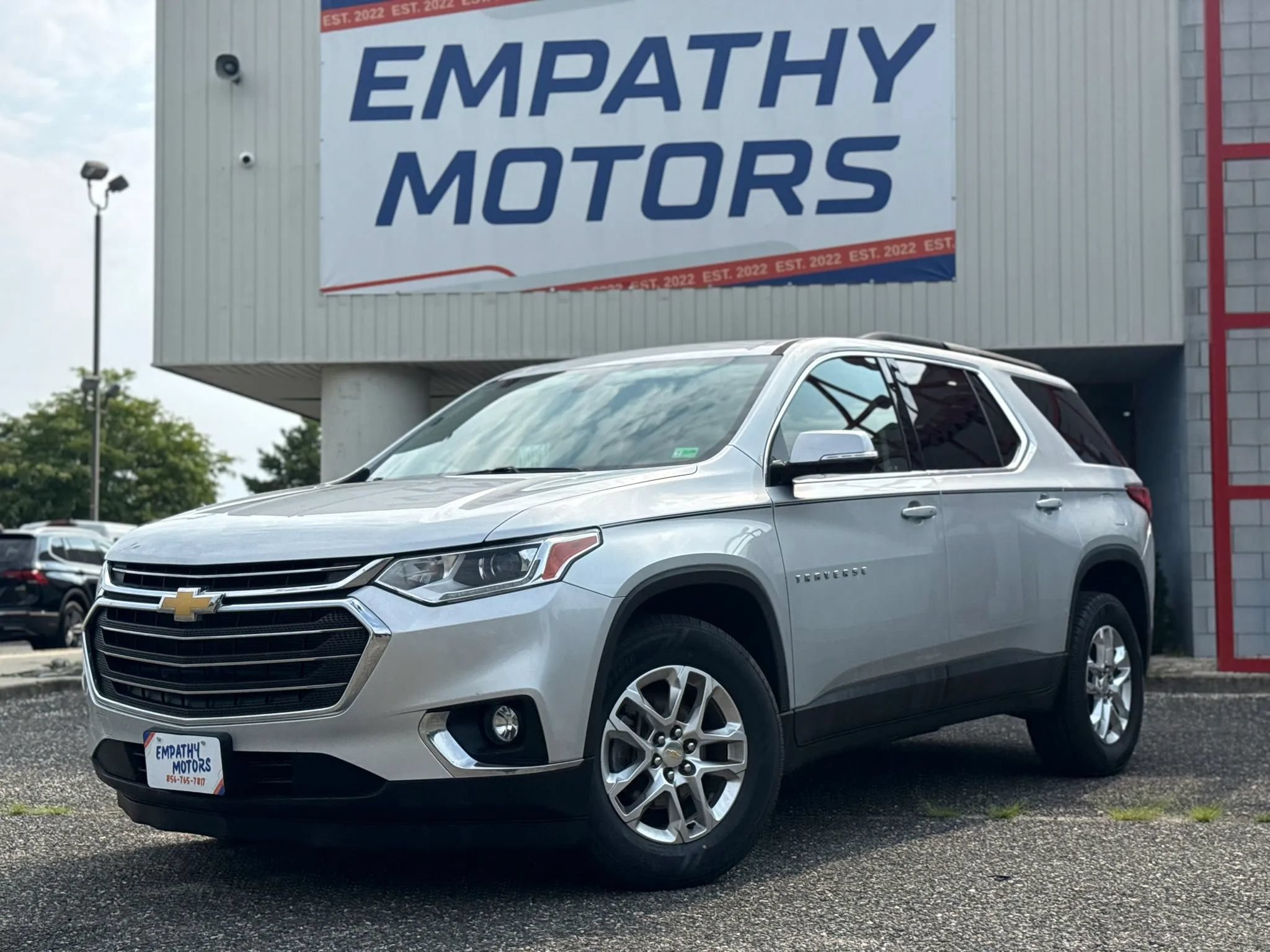 Used 2020 Chevrolet Traverse LT FWD image 1