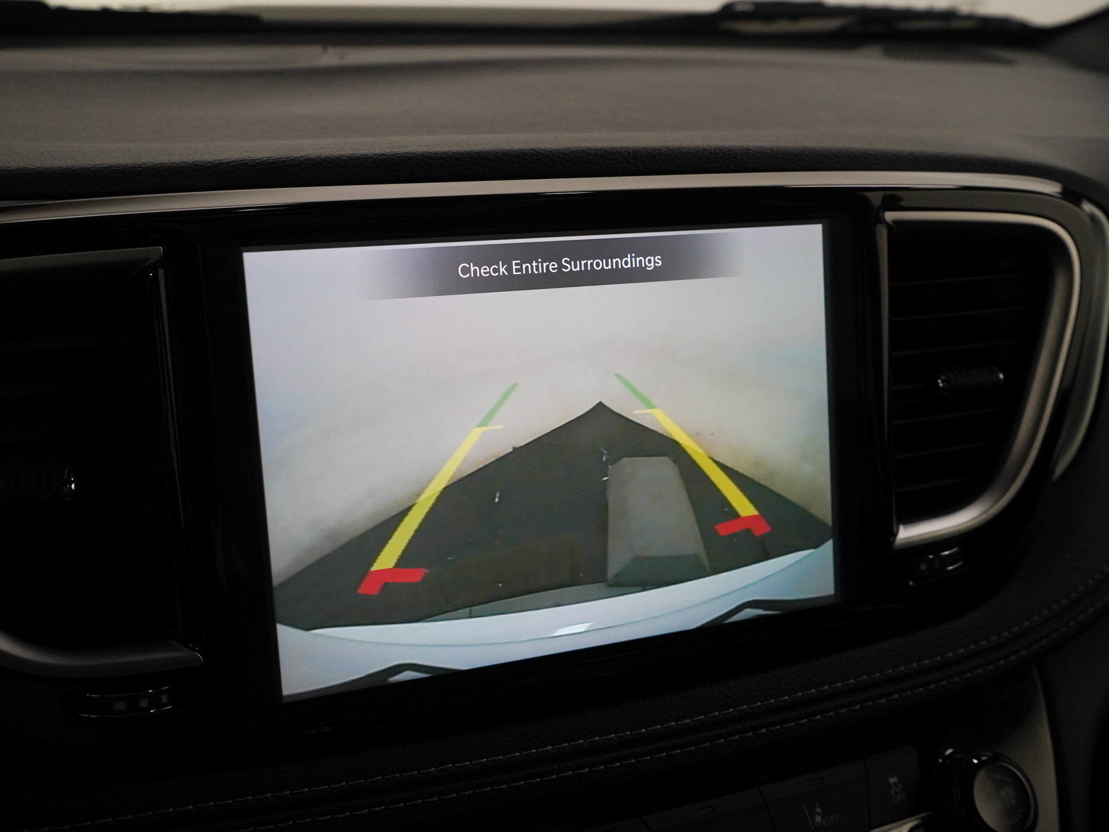 Used 2025 Chrysler Pacifica Limited FWD image 24